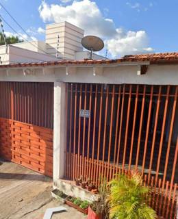 Ótima casa com 2 quartos.