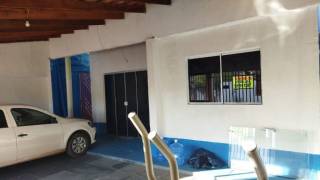 Ótima casa com 2 quartos.