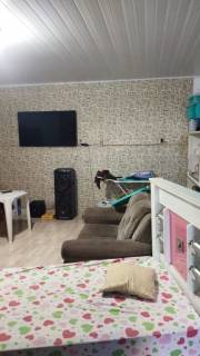 Ótima casa com 2 quartos.