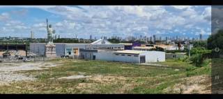 Ótimo Barracão na Avenida da Feb.