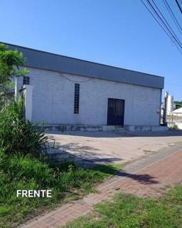 Ótimo Barracão na Avenida da Feb.