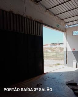 Ótimo Barracão na Avenida da Feb.