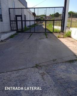 Ótimo Barracão na Avenida da Feb.