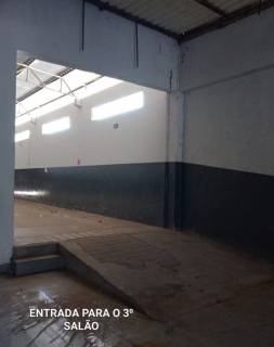Ótimo Barracão na Avenida da Feb.