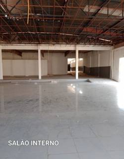 Ótimo Barracão na Avenida da Feb.