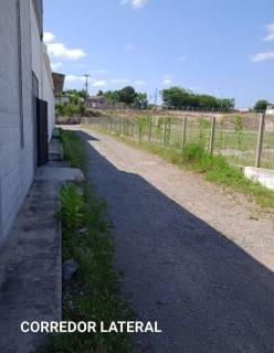 Ótimo Barracão na Avenida da Feb.