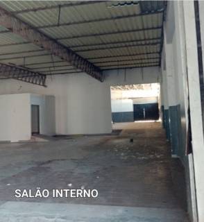 Ótimo Barracão na Avenida da Feb.