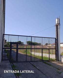 Ótimo Barracão na Avenida da Feb.