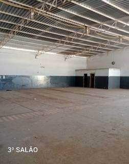 Ótimo Barracão na Avenida da Feb.