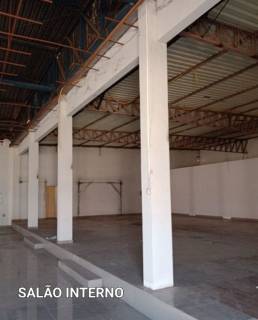 Ótimo Barracão na Avenida da Feb.