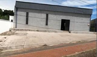 Ótimo Barracão na Avenida da Feb.