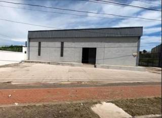 Ótimo Barracão na Avenida da Feb.