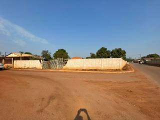 Terreno de esquina a uma quadra da Avenida dos Imigrantes