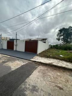 Bela casa com 2 quartos.