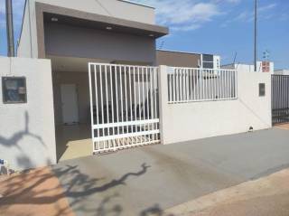 Ótima casa com 2 quartos.