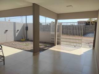 Ótima casa com 2 quartos.