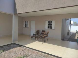 Ótima casa com 2 quartos.