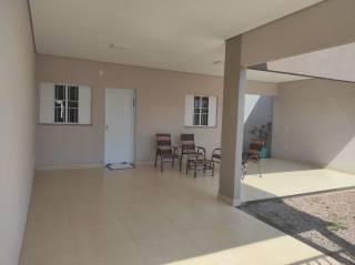 Ótima casa com 2 quartos.