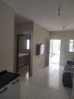 Ótima casa com 2 quartos.