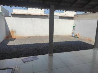 Ótima casa com 2 quartos.