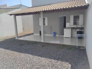 Ótima casa com 2 quartos.
