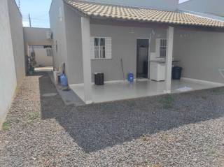 Ótima casa com 2 quartos.