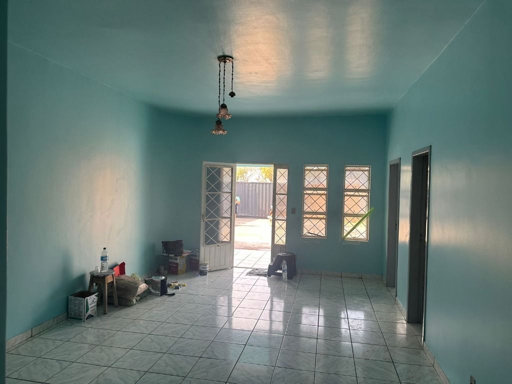 Ótima casa com duas suítes.