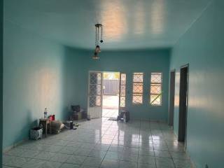 Ótima casa com duas suítes.