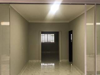 Bela casa com 2 quartos.