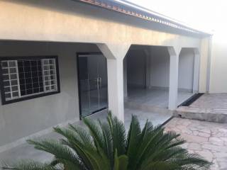 Bela casa com 2 quartos.