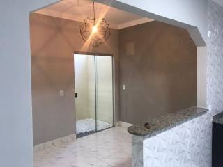 Bela casa com 2 quartos.