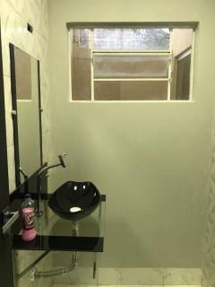 Bela casa com 2 quartos.