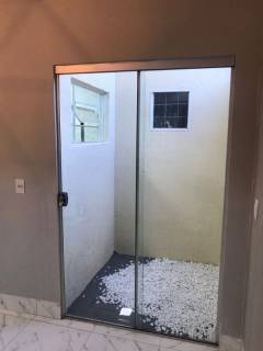 Bela casa com 2 quartos.