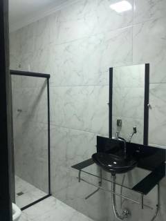 Bela casa com 2 quartos.