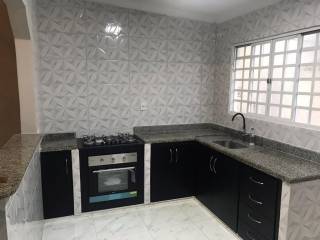 Bela casa com 2 quartos.