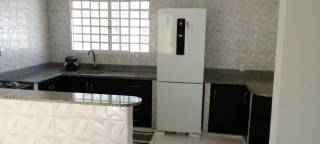 Bela casa com 2 quartos.