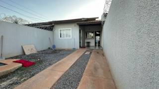 Bela casa com 2 quartos.