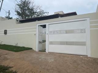 Bela casa com 2 quartos.