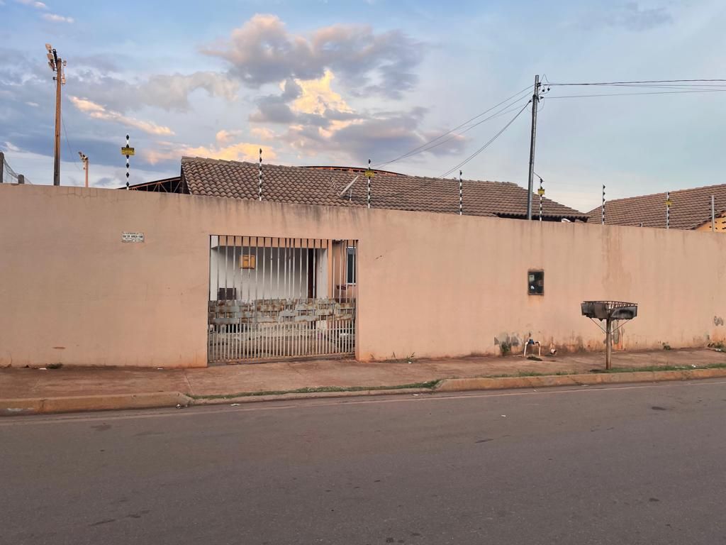 Ótima casa com 2 quartos.