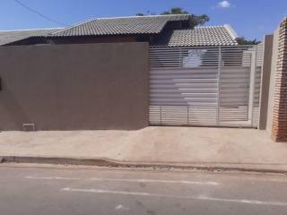 Casa localizada a poucos metros a Avenda Julio Campos !