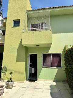 Belo sobrado com 3 quartos.