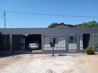 Casa maravilhosa com 4 quartos sendo uma suite localização excelente !