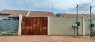 Bela casa com 3 quartos.