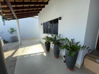 Belíssima casa com 2 quartos.