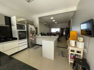 Belíssima casa com 2 quartos.