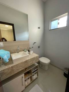 Belíssima casa com 2 quartos.