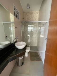 Belíssima casa com 2 quartos.