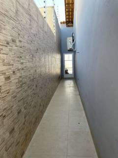 Belíssima casa com 2 quartos.