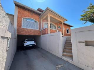 Bela casa com 4 quartos.