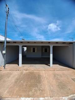 Ótima casa com 2 quartos.